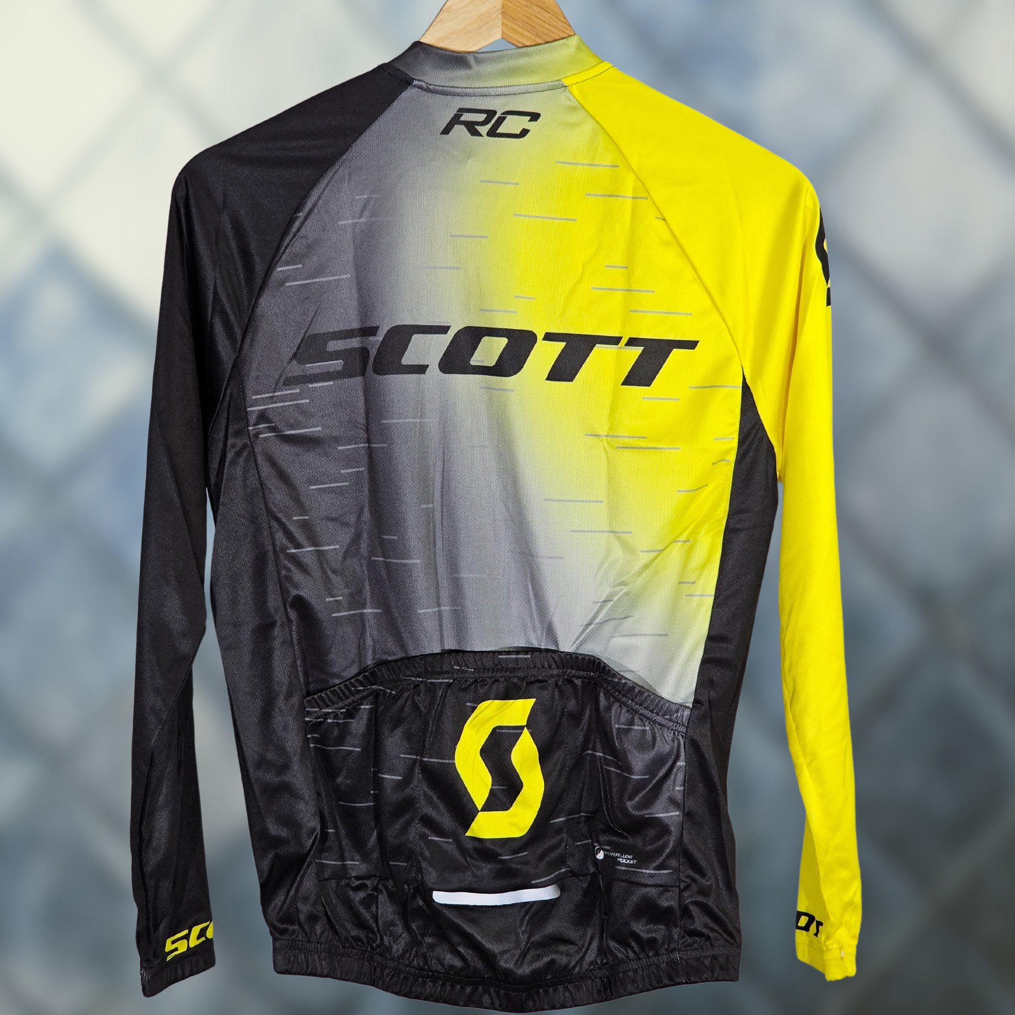 RC Cycling Jersey High QualityCycling Jersey High Quality Full Sleeves Feature Lightweight Material