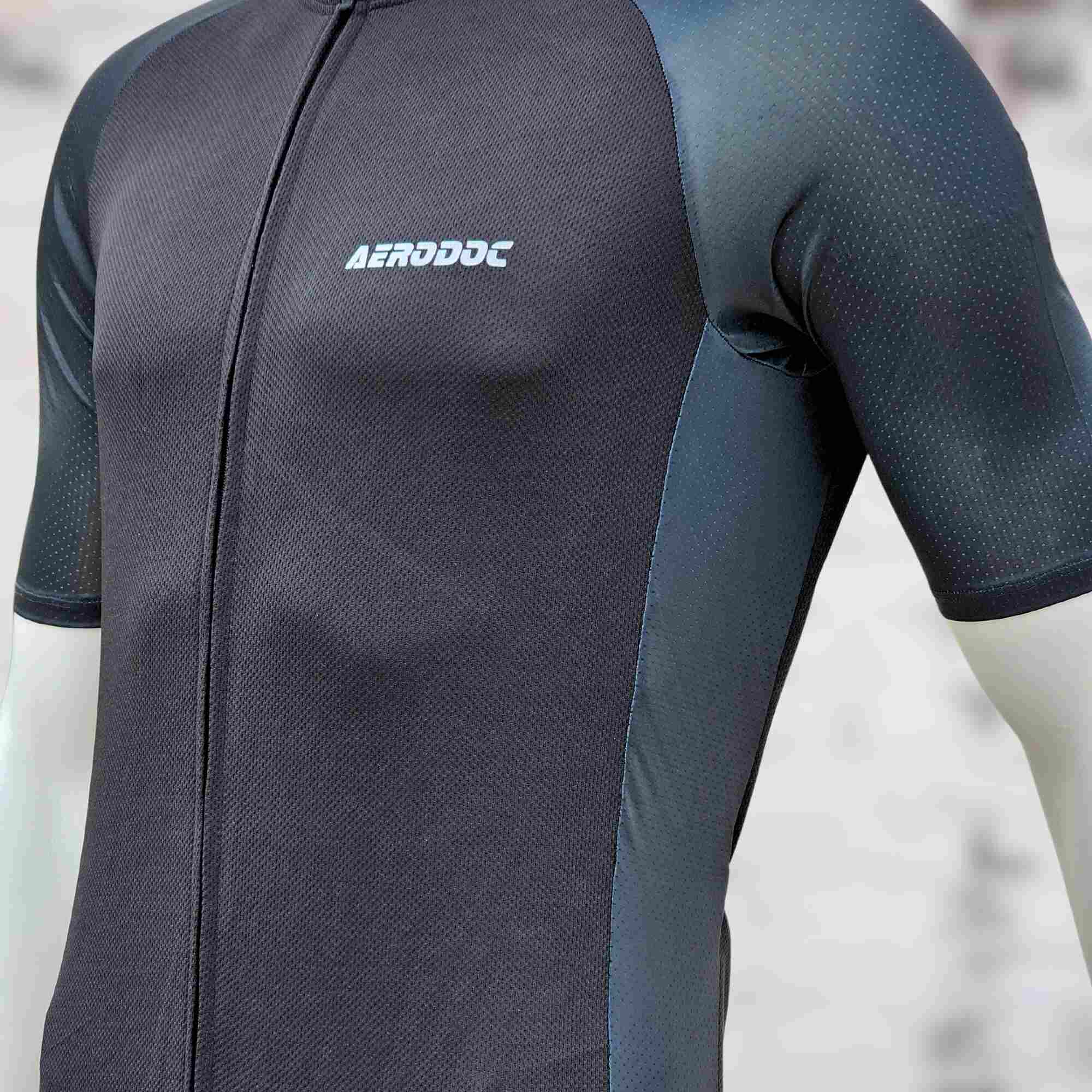 Aerodoc Glide Black Cycling jersey with waterproof zipper pocket