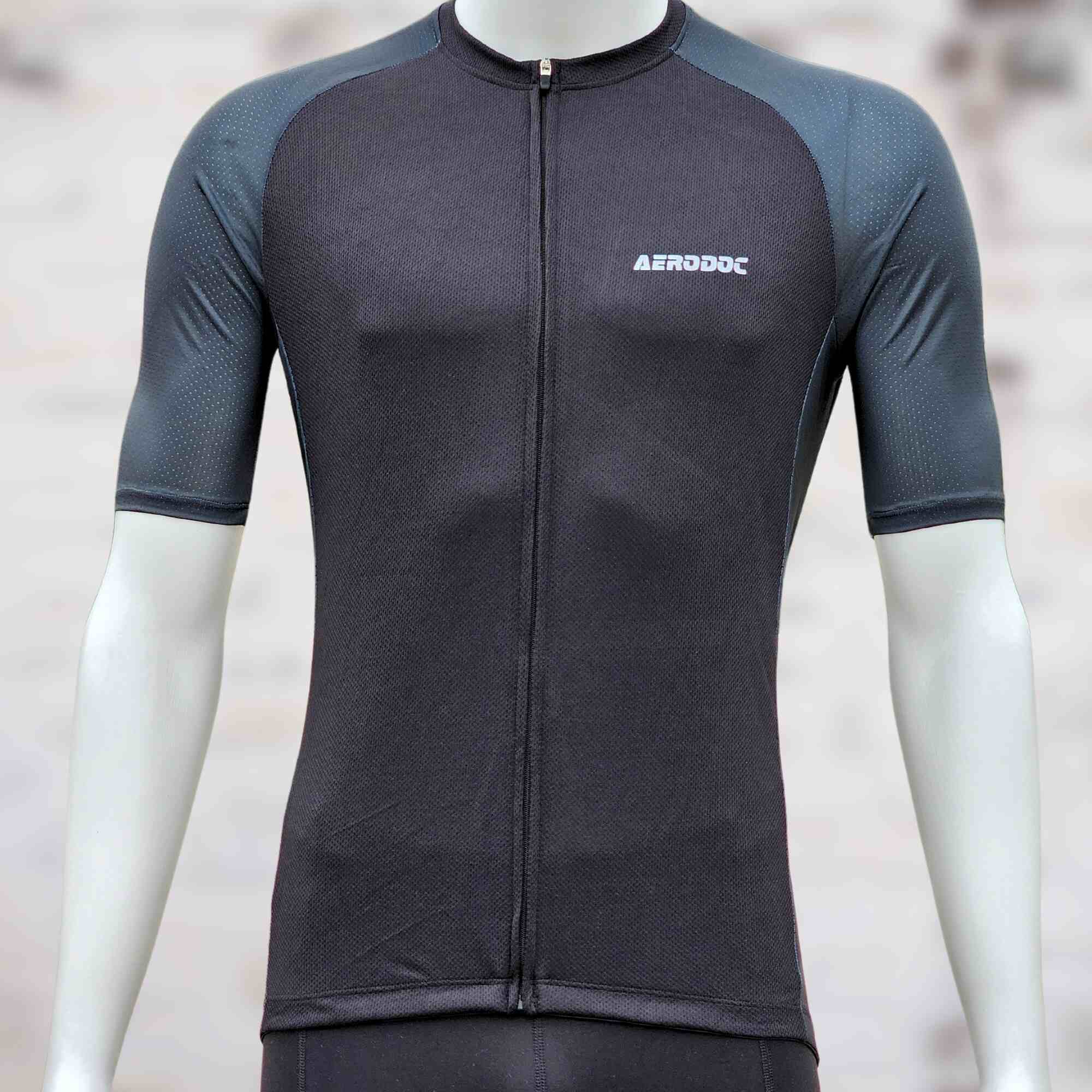 Aerodoc Glide Black Cycling jersey with waterproof zipper pocket