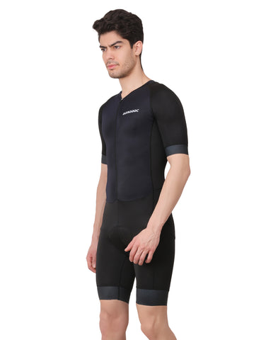 Side profile of the Aerodoc Blatic Sea Men Triathlon Suit, emphasizing its flexibility and race-fit design.
